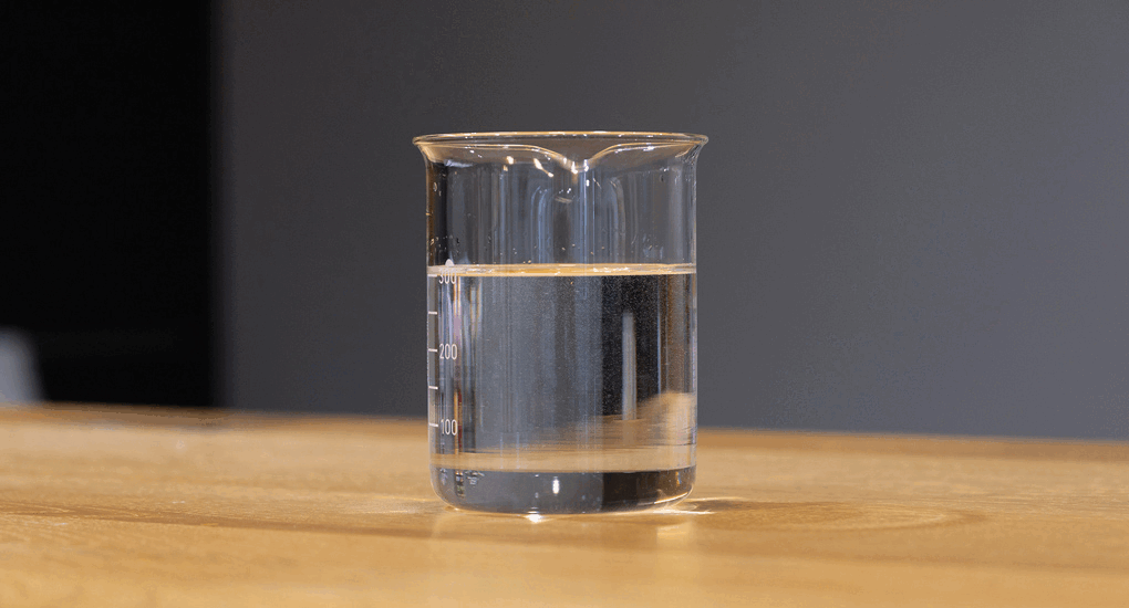 Protein hydrolysates for clear drinks